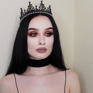 Queen by Rachel Georgina (via IG-rachelgeorgina) #MUA #makeupartist #goth #grunge #lipstick #eyeshadow #rachelgeorgina