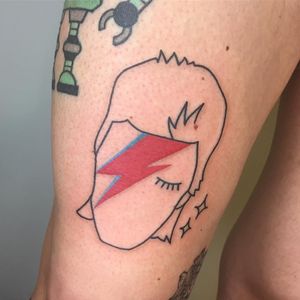 Bowie tattoo by Winston the Whale #WinstontheWhale #colortattoo #minimaltattoo #davidbowietattoo #musictattoos #LightningBolttattoo #startattoo #glamtattoo #singertattoo #lineworktattoo #tattoooftheday