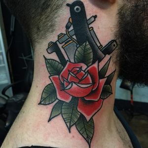 Rose and tattoo machine tattoo by Dannii G #DanniiG #traditional #neotraditional #rose #oldschool (Photo: Instagram @dannii_ltp13)