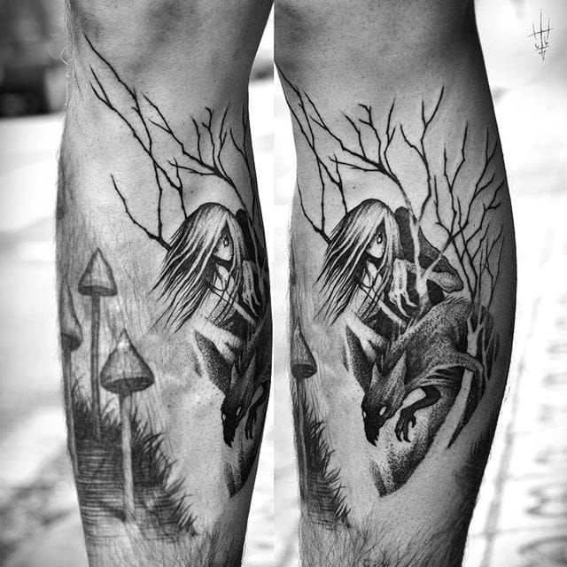 Bruja fantasmal en el tatuaje del bosque por Sergei Titukh.  #SergeiTitukh #blackwork # espeluznante # pesadilla # criatura # espeluznante # oscuro # monstruo