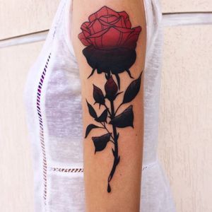 Rosa por Monique Pak! #MoniquePak #TatuadorasBrasileiras #TatuadorasdoBrasil #TattooBr #TattoodoBr #rosa #rose #flower #flor #natureza #nature