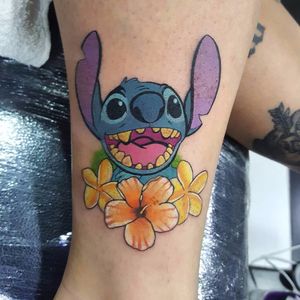 Por Guilherme Salles #GuilhermeSalles #brasil #brazil #brazilianartist #tatuadoresdobrasil #LiloandStitch #liloesittch #stitch #disney #comic #animação #desenho #flor #flower #colorido #colorful