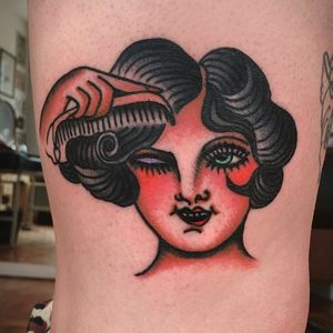 American Traditional woman combing hair portrait tattoo by Cécile Pagès. #CecilePages #americantraditional #woman #portrait #woman