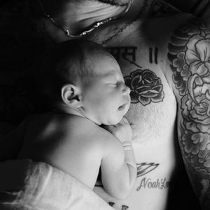 Adam Levine and his newborn daughter. #AdamLevine #AdamLevineTattoos #Rose #RoseTattoo