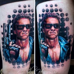 Arnold Schwarzenegger em Exterminador do Futuro (1984) #CharlesHuurman #StrangerThings #referencia #reference #terminator #exterminadordofuturo #ArnoldSchwarzenegger #80s #movie #filme #jamescameron