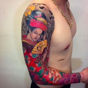 Geisha sleeve tattoo with some flowers and awesome background. Solid tattoo by Jun Teppei. #junteppei #geisha #peony #japanesetattoo #coloredtattoo #sleeve #japanesesleevetattoo