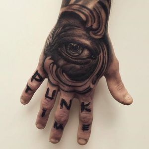 Another awesome eye tattoo on the hand. Tattoo by Eneko. #eneko #blackwork #monochrome #eye