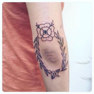 Floral tattoo by Lia November #LiaNovember #illustrative #minimalistic #small #linework #flower