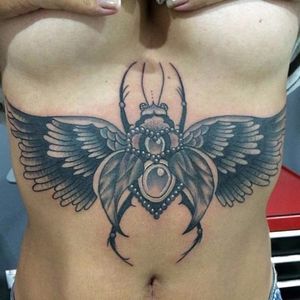 Tattoo por Clayton Guedes! #TatuadoresBrasileiros #TatuadoresdoBrasil #TattooBr #TattoodoBr #SãoPaulo #tradicional #traditional #oldschool #underboob #besouro #insect #asas