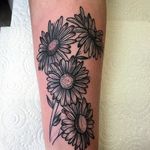 Fineline blackwork bunch of daisies tattoo by Guerra Stinger. #fineline #blackwork #daisy #flower #GuerraStinger