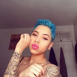 Janay Lewis on Instagram. #JanayLewis #badass #tattooedwomen #tattooedgirl #tattoodochick #hair #paselhair