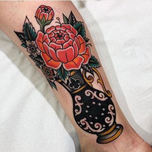 Vase of flowers tattoo by Mauricio Noguera #MauricioNoguera #flowertattoos #color #traditional #folktraditional #flowers #flower #leaves #nature #peony #rose #daisy #vase #fleurdelis #filigree #pattern #tattoooftheday