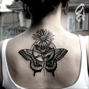 Borboleta, lua e girassol! #GustavoAbreu #blackwork #fineline #sketch #TatuadoresDoBrasil #borboleta #butterfly #lua #moon #girassol #sunflower