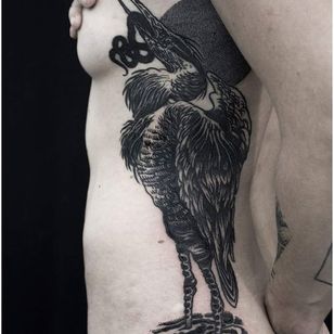 Tatuaje de garza por Mishla #heron #blackwork #blackworkartist #illustrative #blackillustrative #darkart #darkartist #Mishla