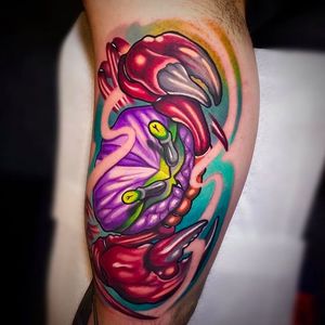 Vibrant and clean cancer/crab tattoo by Andrea Lanzi. #andrealanzi #cancer #crab #newschool