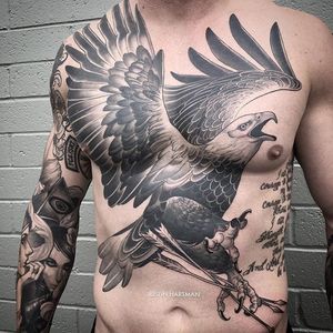 A majestic black and grey eagle via Justin Hartman (IG—justinhartmanart). #arrows #blackandgrey #eagle #JustinHartman #largescale #neotradtional