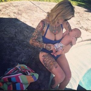Tattooed mom #tattooedmom #momandchild #parenting