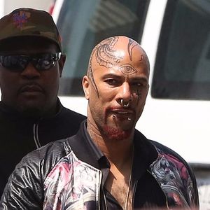 Common displaying his tattoos and piercings on the set of Suicide Squad #Common #SuicideSquad