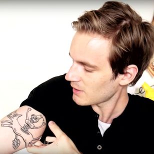 YouTuber Felix Kjellberg aka PewDiePie showing off one of his tattoos! #tattooedyoutuber #YouTuber #FelixKjellberg #PewDiePie
