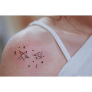 Stars + planet tattoo by Seoeon. #Seoeon #southkorean #korea #korean #subtle #micro #star #planet