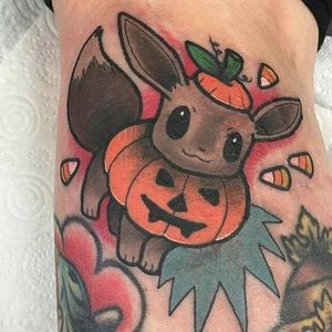 Halloween Eeevee tattoo by Paula Castle. #PaulaCastle #pokemon #eevee #cute #critter #anime #videogames #kawaii #halloween