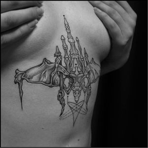 Bio-organic tattoo by Nazar Butkovski #NazarButkovski #engraving #blackwork #science
