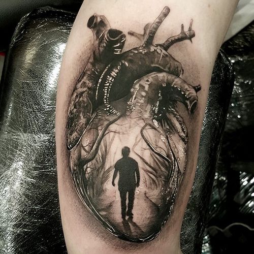 Anatomical heart tattoo by Luke Sayer #LukeSayer #blackandgrey #realistic #horror #anatomicalheart
