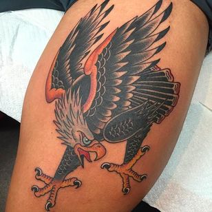 Tatuaje de águila duro y sólido de Marc Nava.  #MarcNava # águila #tradicional