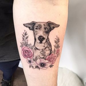 #SindyBrito #tatuadorasdobrasil #blackwork #delicadas #fineline #traçofino #cute #cachorro #dog #flores #flowers #retrato #portrait