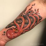 Octopus tattoo by Harriet Heath #HarrietHeath #octopustattoos #color #newtraditional #submarine #oceanlife #ocean #animal #tentacles #bubbles #tattoooftheday