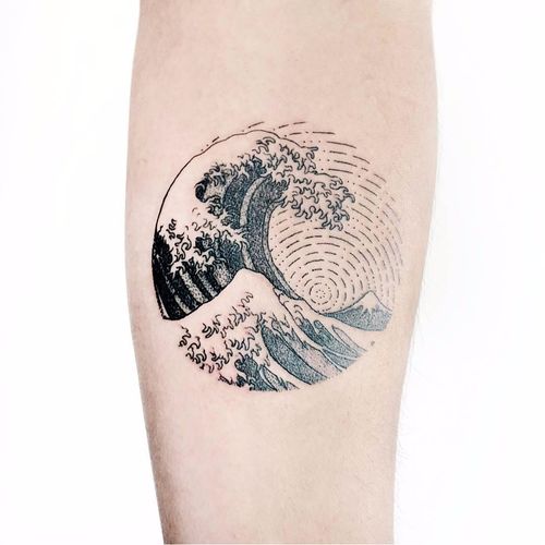 ‘The Great Wave off Kanagawa’ tattoo by Pablo Díaz Gordoa. #dotwork #fineline #thegreatwaveoffkanagawa #hokusai #japanese #greatwaveoff #woodblock #traditional #iconic #fineart #mtfuji #wave