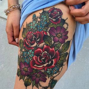 Beautiful floral bunch and an emerald necklace. Tattoo work by Katie McGowan. #katiemcgowan #blackcobratattoo #coloredtattoo #flowers #roses #daisies