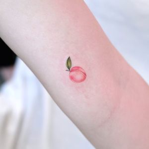 Tiny baby peach tattoo by Siyeon #Siyeon #peachtattoos #Koreanartist #peach #color #minimal #small #pink #fruit #food #cute #nature