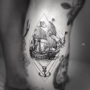 Antique ship tattoo by Mark Ostein #MarkOstein #blackworksubmission #blackwork #dotwork #lisbontattoo #blacktattooart #geometric #ship #antique #antiqueship #anchor #sea