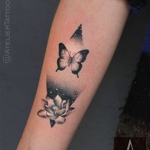 Tattoo por Marcelo Ret! #MarceloRet #TatuadoresBrasileiros #TatuadoresdoBrasil #TattooBr #TattoodoBr #borboleta #butterlfy #flordelotus #lotusflower #pontilhismo #dotwork