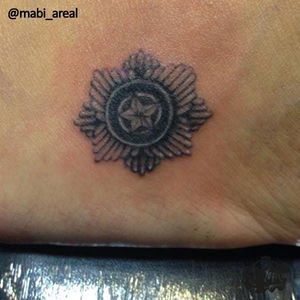 Micro tatuagem! #minitattoo #microtattoo #minitatuagem #minimalista #fineline #blackwork #delicada #talentonacional #rioink #mabiareal #brasil #brazil #portugues #portuguese #tattoodo