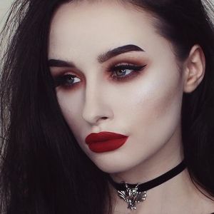 Bold Lips by Rachel Georgina (via IG-rachelgeorgina) #MUA #makeupartist #goth #grunge #lipstick #eyeshadow #rachelgeorgina