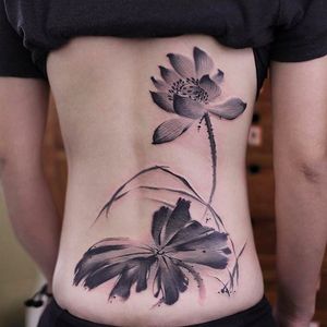 Amazing flower tattoos done by Chenpo. #chenpo #newtattoo #asianstyle #brushstyle #floral #lotus #flower #blackandgrey