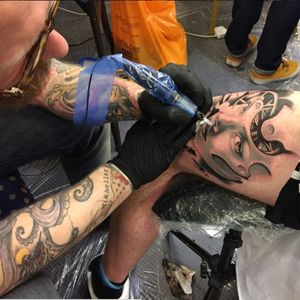 Jacob Pedersen tattooing a client at a convention (IG— jacobcrookedmoon). #blackandgrey #JacobPedersen #realism #sleeves #surreal #trashpolka