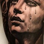 A gorgeous depiction of a weeping lady from Nathan Hebert's body of work (IG—nathanhebert). #blackandgrey #NathanHebert #realism #weepinglady