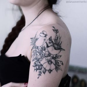 Bird and flower tattoo by Diana Severinenko #dianaseverinenko #birdtattoos #bird #feather #wing #poppy #flowers #floral #nature #leaves