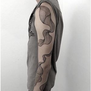 Body flow tattoo by Julia Shpadyreva. #JuliaShpadyreva #blackwork #fineline #abstract