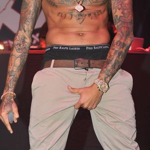 Chris Brown holding his wang. #Crotch #CrotchGrab #ChrisBrown