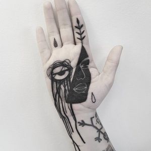 Palm tattoo by Matteo Nangeroni #MatteoNangeroni #Handtattoos #palmtattoo #palm #blackwork #abstract #linework #leaves #face #portrait #eye #teardrop #rain #leaves #nature #tattoooftheday