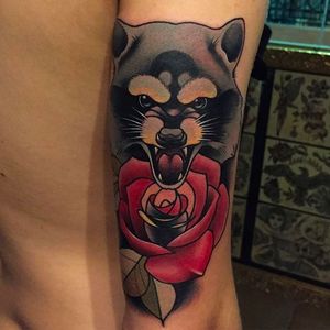 Rad looking raccoon with rose. Awesome neo traditional animal tattoo by Kike Esteras. #KikeEsteras #raccoon #rose #neotraditional #animaltattoo #coloredtattoo