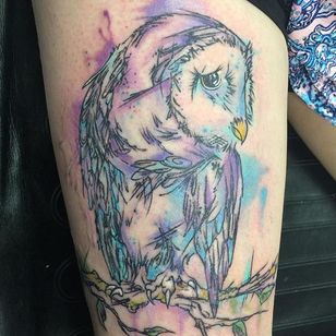 Tatuaje de búho de acuarela por Cynthia Finch
