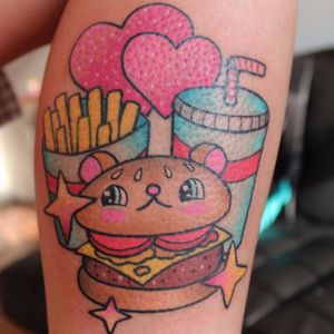 Tattoo por Karina Marchant! #KarinaMarchant #Hamburguer #burger #burgerlove #hamburger #kawaii #frenchfries #fries #batatafrita #refrigerante #soda #bear #urso