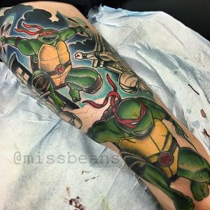 Teenage Mutant Ninja Turtle Tattoo by Jessie Beans #ninjaturltle #ninjaturtletattoo #colorfultattoo #traditional #traditionaltattoo #boldtattoos #brigthtattoos #JessieBeans