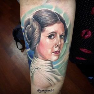 Love the soft colors in this portrait by Gary Parisi. (Via IG - garyparisi) #starwars #princessleia #carriefisher #portrait #movies
