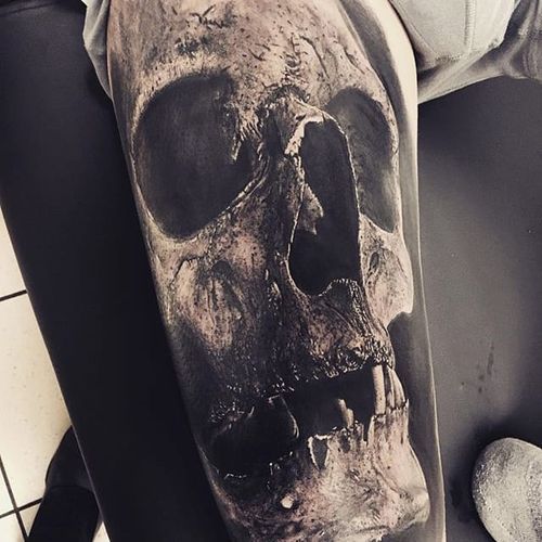 Skull, by Sandry Riffard. (via IG—audeladureeltattoobysandry) #SandryRiffard #Skulls #Realism #Metal